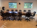 MESA DE REUNIONES PARA 10 PERSONAS CON SILLAS