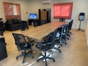 MESA DE REUNIONES PARA 10 PERSONAS CON SILLAS